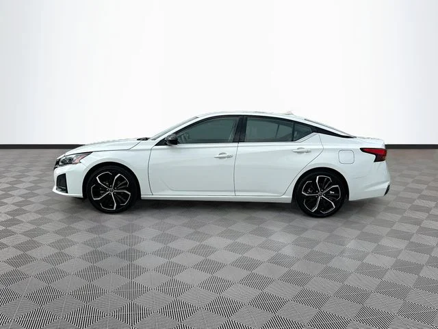 Used 2023 White Nissan 2.5 SR image 8