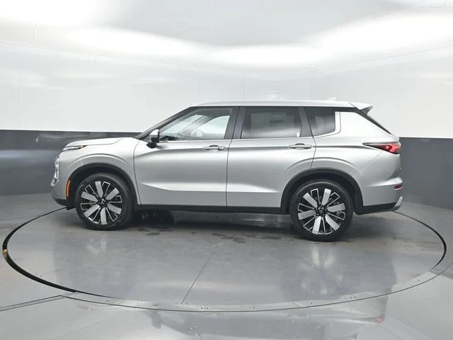 New 2026 Silver Mitsubishi SE 1.5T S-AWC image 3