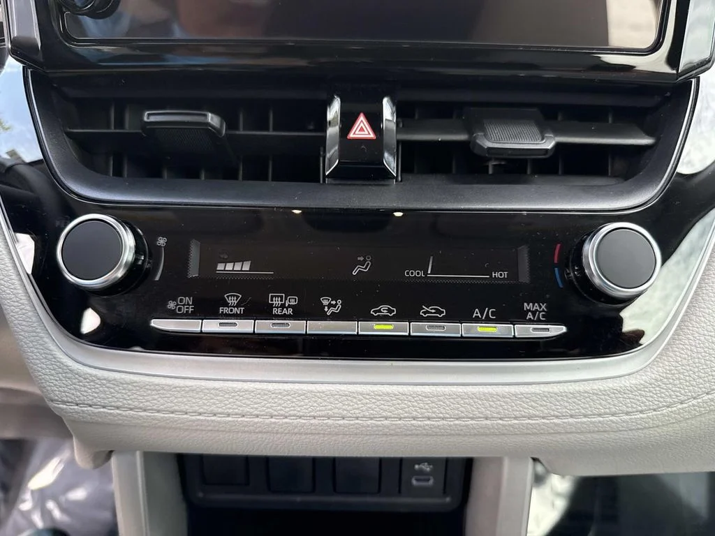 Used 2025  Toyota L image 29