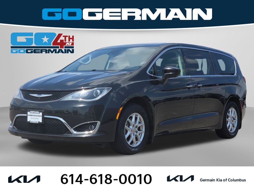 2020 Chrysler Pacifica Touring's photo
