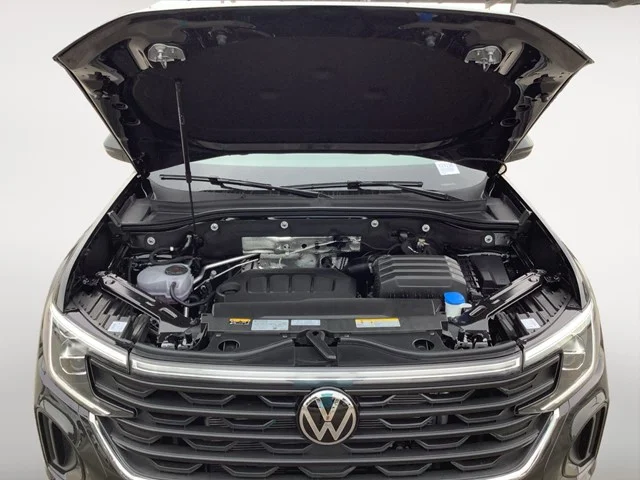 New 2026 Deep Black Pearl Volkswagen 2.0T SE W/TECHNOLOGY image 10