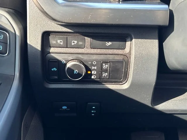 Used 2024 Gray Ford Lariat image 27