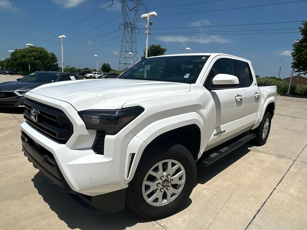 Used 2025 White Toyota SR5 image 1