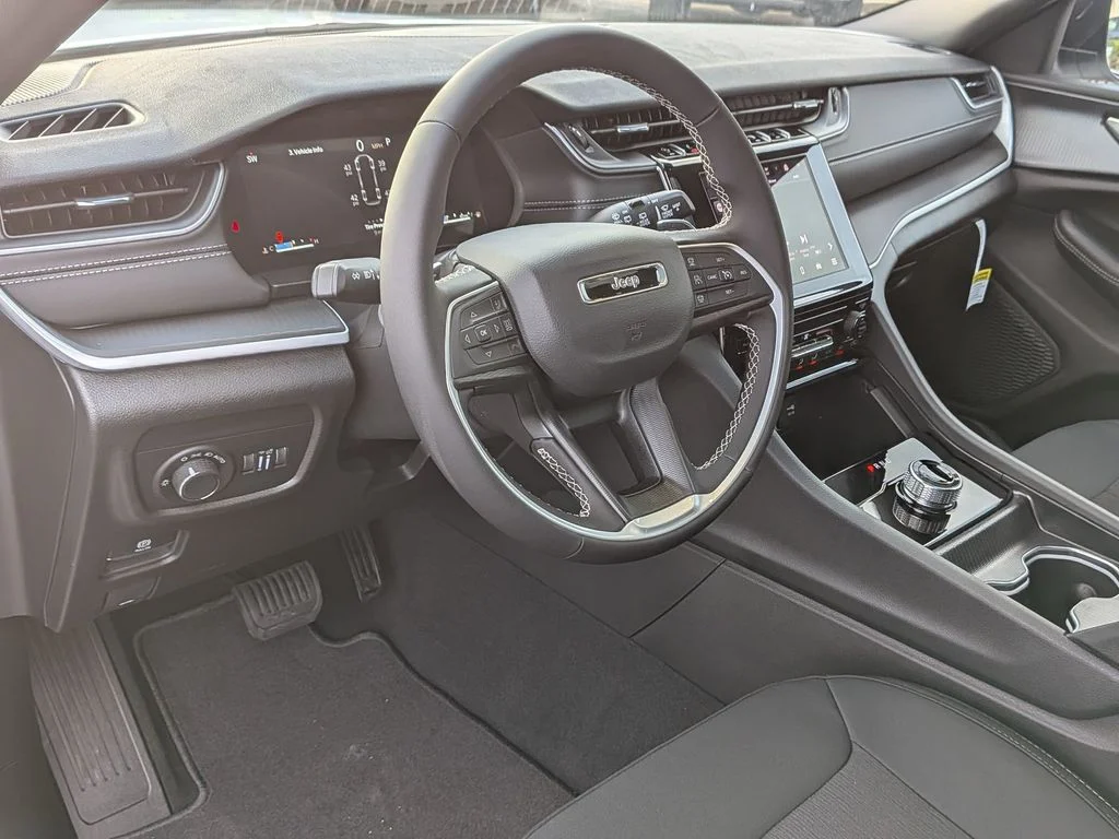 New 2025 White Jeep Laredo image 30