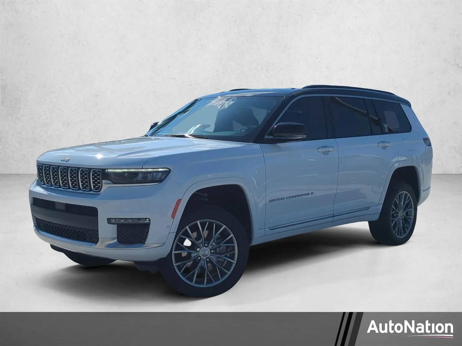 Used 2025 Bright White Clearcoat Jeep Summit image 1