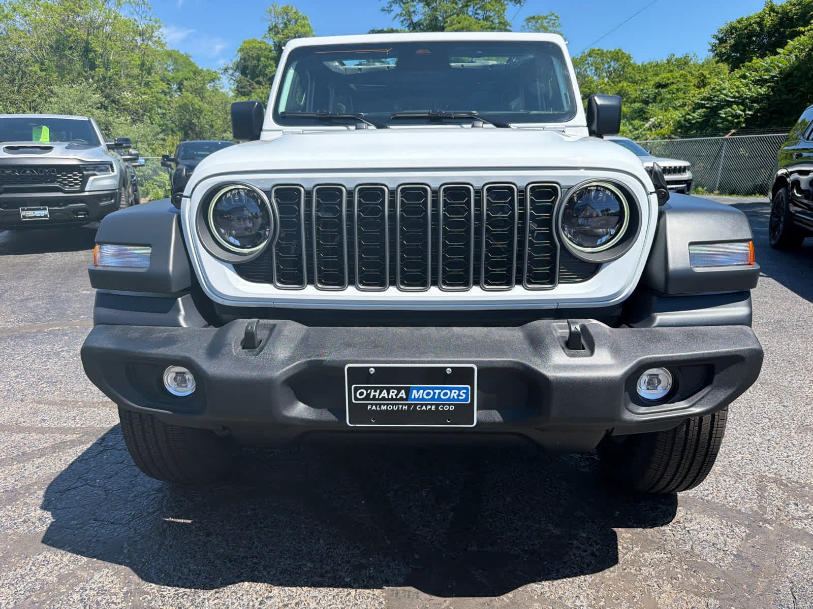 New 2026 Bright White Clear-Coat Exterior Paint Jeep Sport S image 29