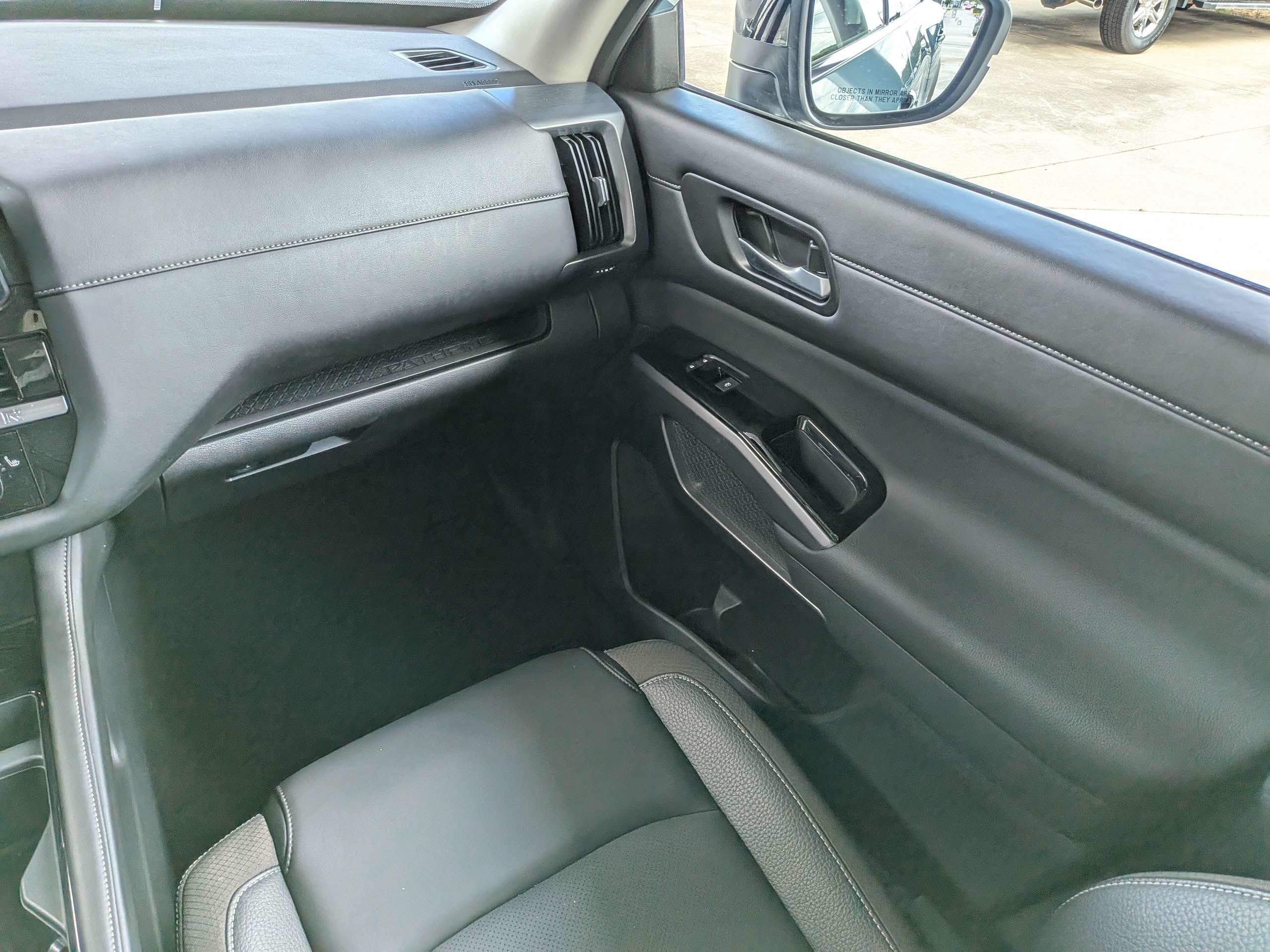 Used 2026 Green Nissan SL image 13