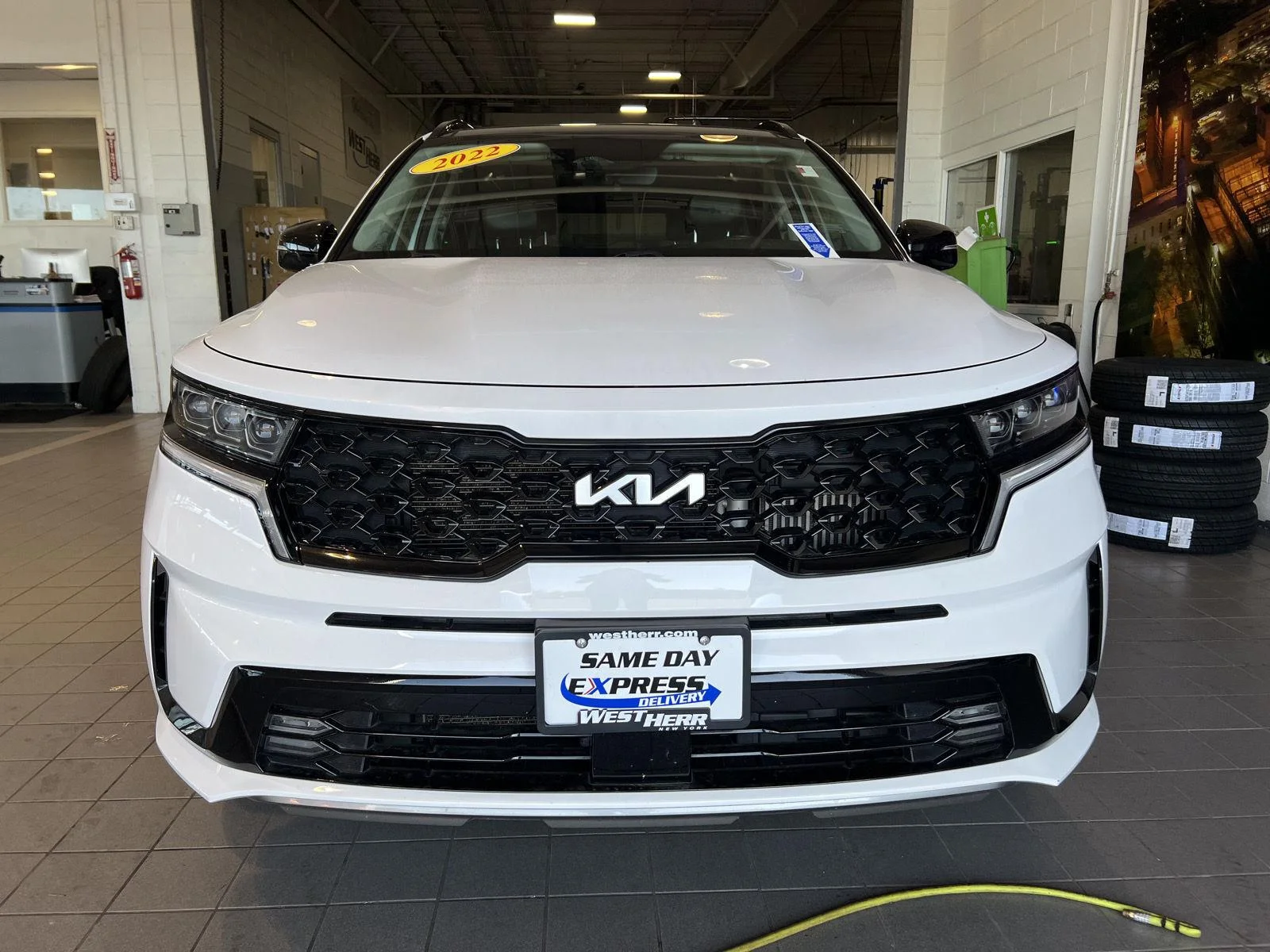 Used 2022 Glacial White Pearl Kia SX image 3