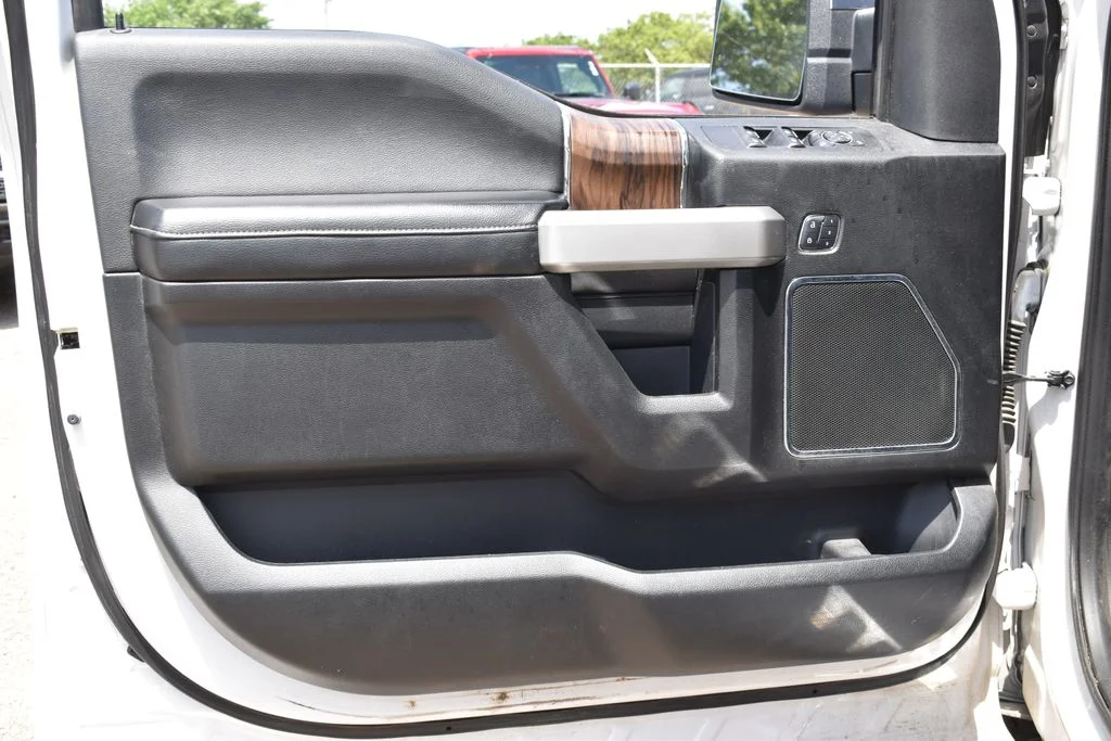 Used 2018 White Platinum Clearcoat Metallic Ford Lariat image 10