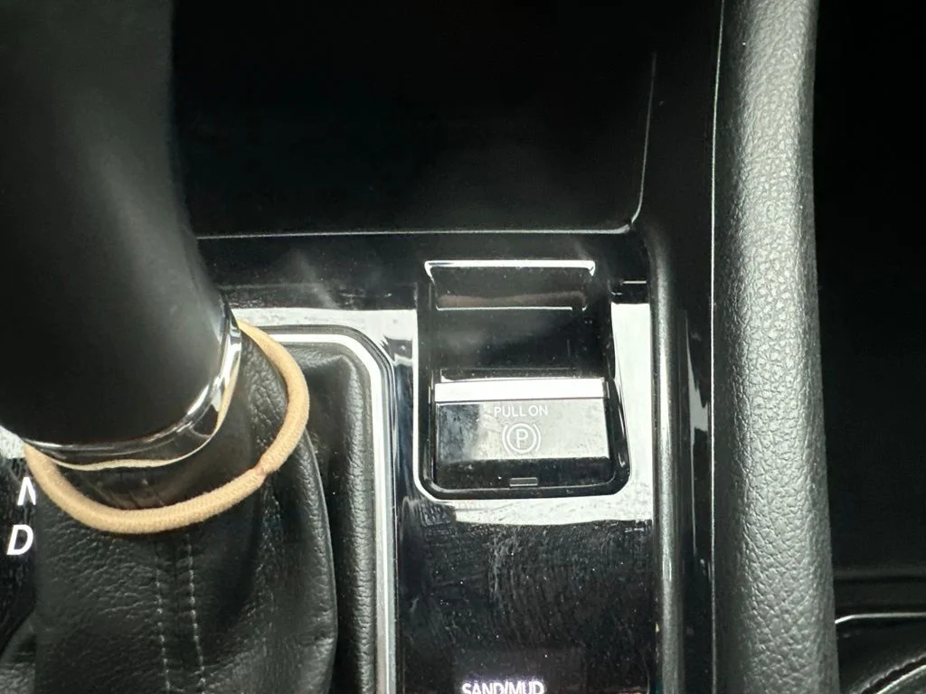 Used 2023 White Jeep Latitude image 19