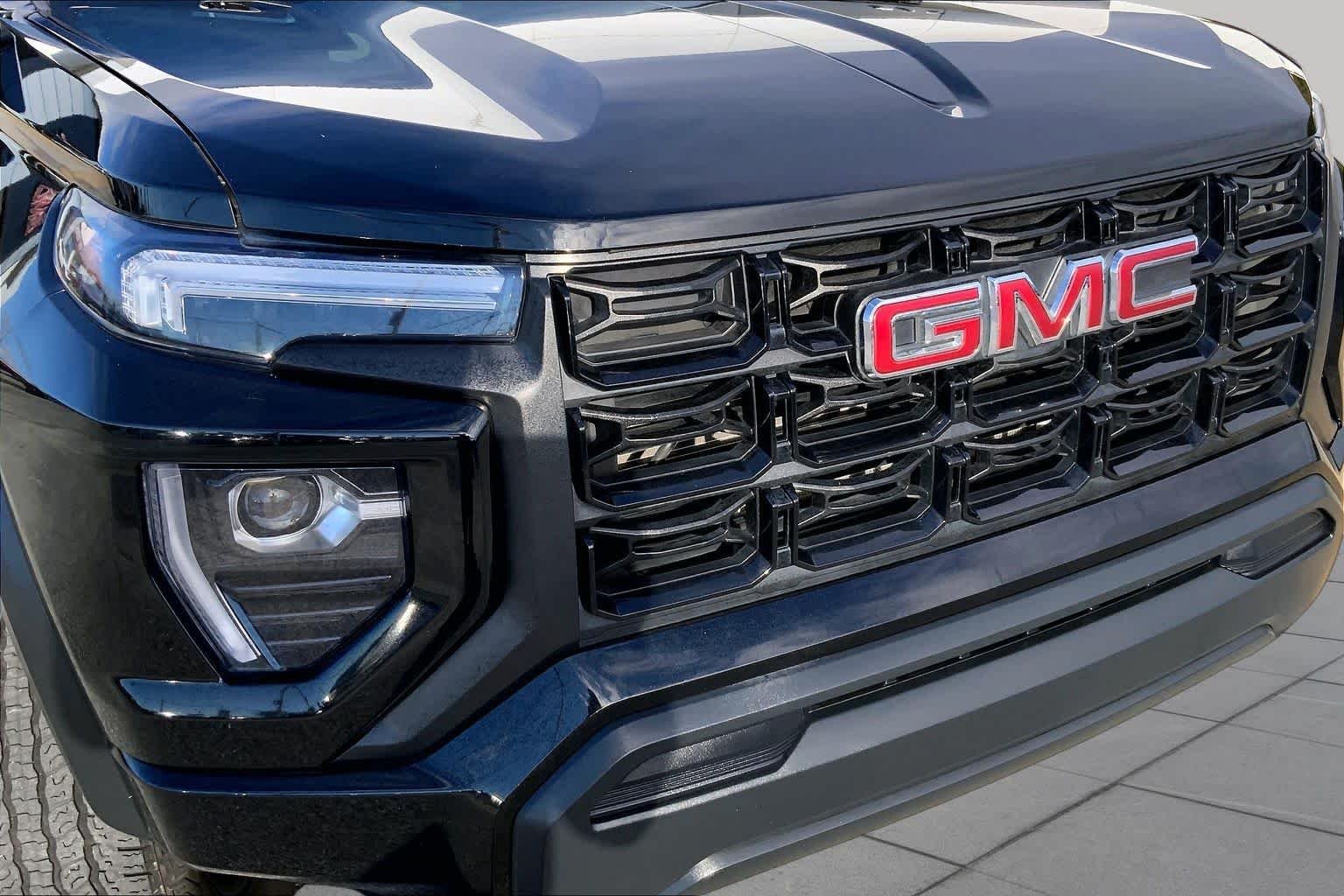 Used 2023 Onyx Black GMC 2WD Elevation image 27