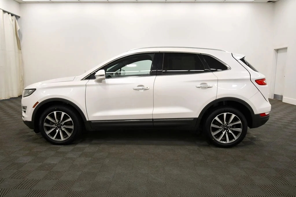 Used 2019 White Lincoln Reserve image 4