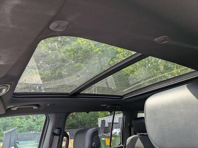 New 2026 Bright White Clear-Coat Exterior Paint Jeep Grand Wagoneer image 23