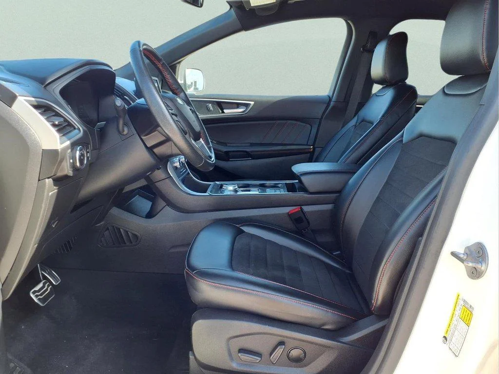 Used 2024 Star White Metallic Tri-Coat Ford ST-Line image 9