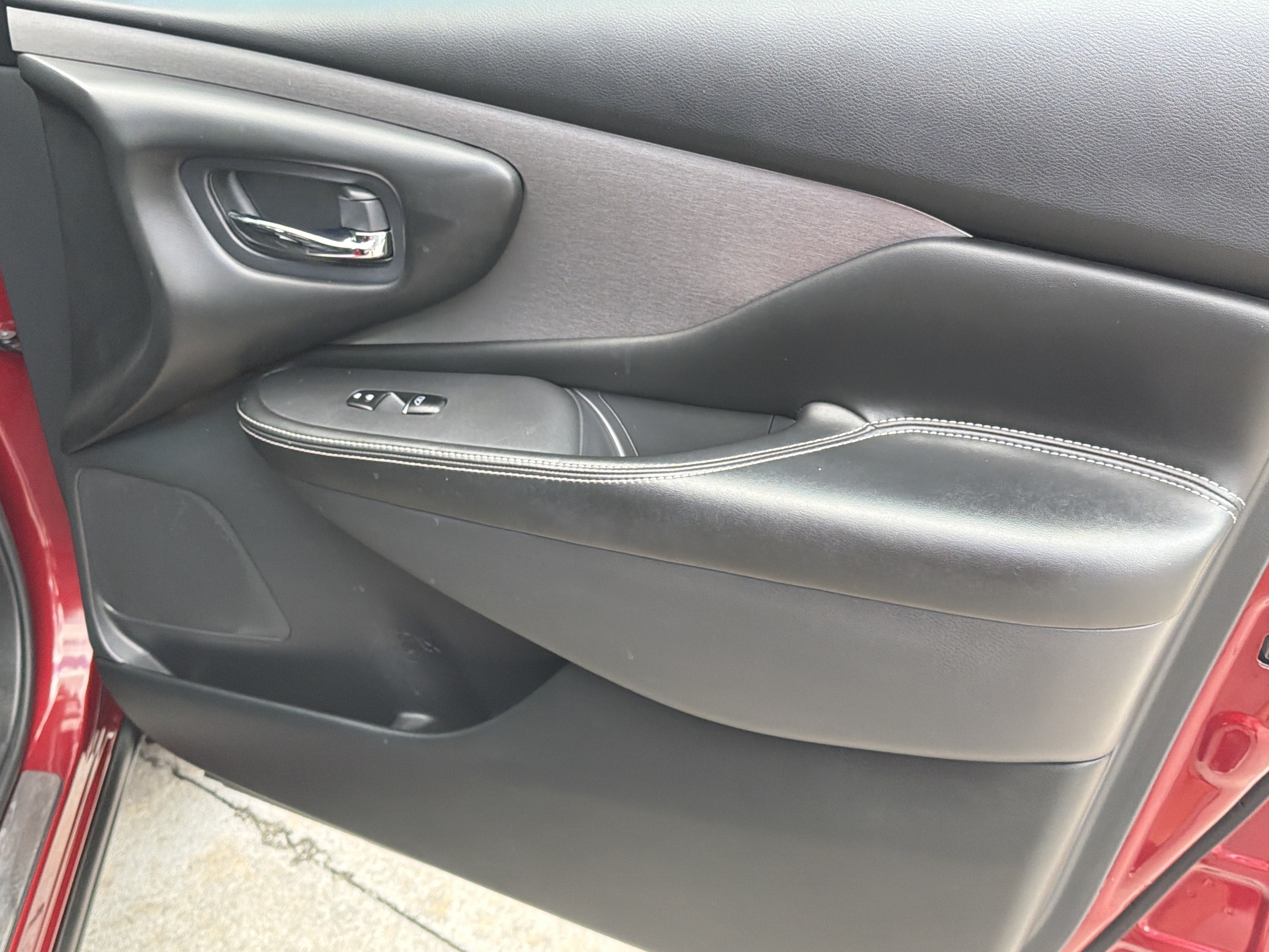 Used 2022 Scarlet Ember Tintcoat Nissan SL image 14