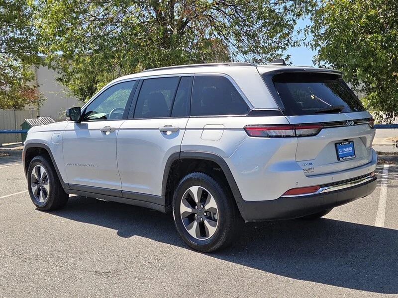 Used 2024 Silver JEEP 4XE image 3