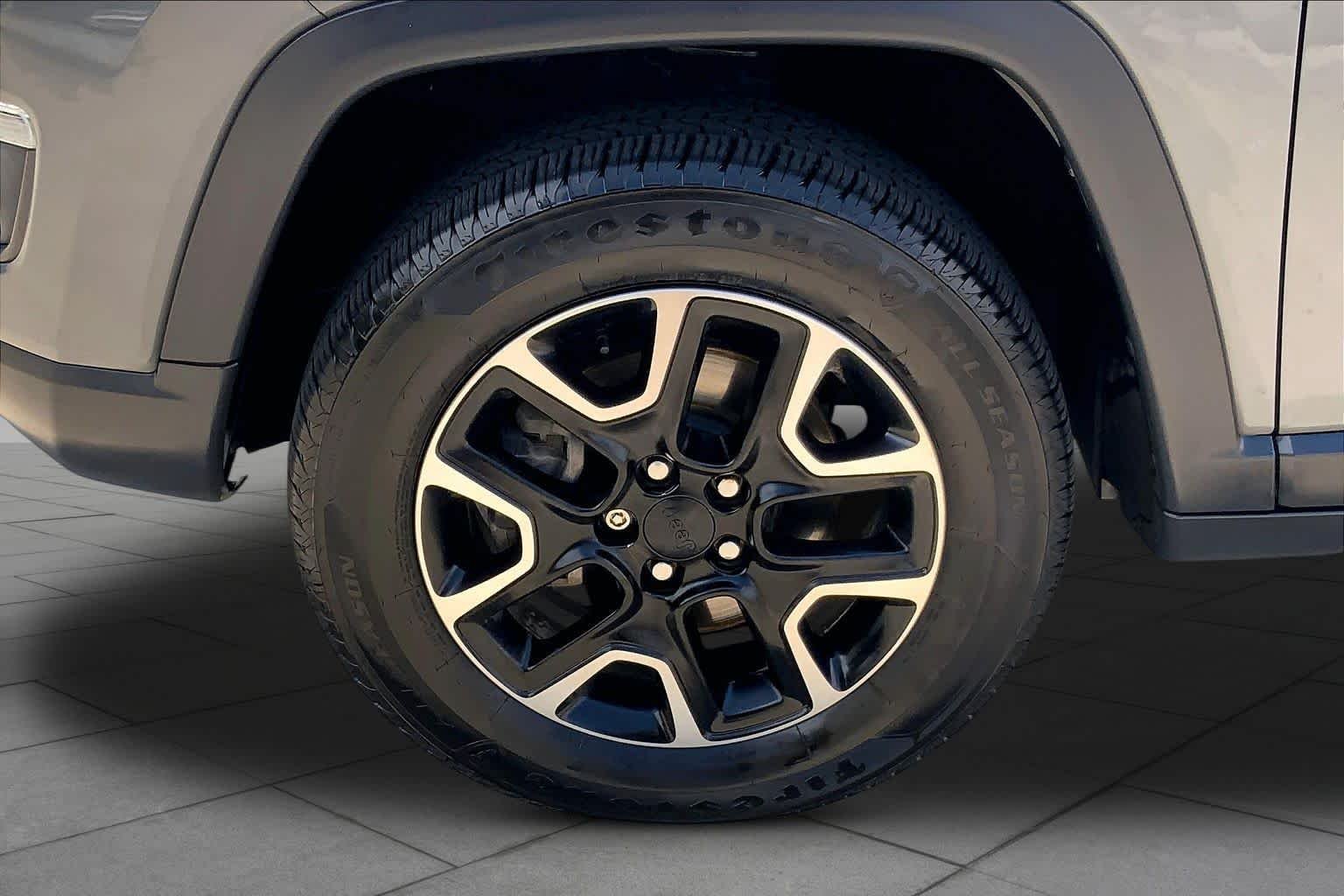 Used 2020 Sting-Gray Clearcoat Jeep Trailhawk image 11