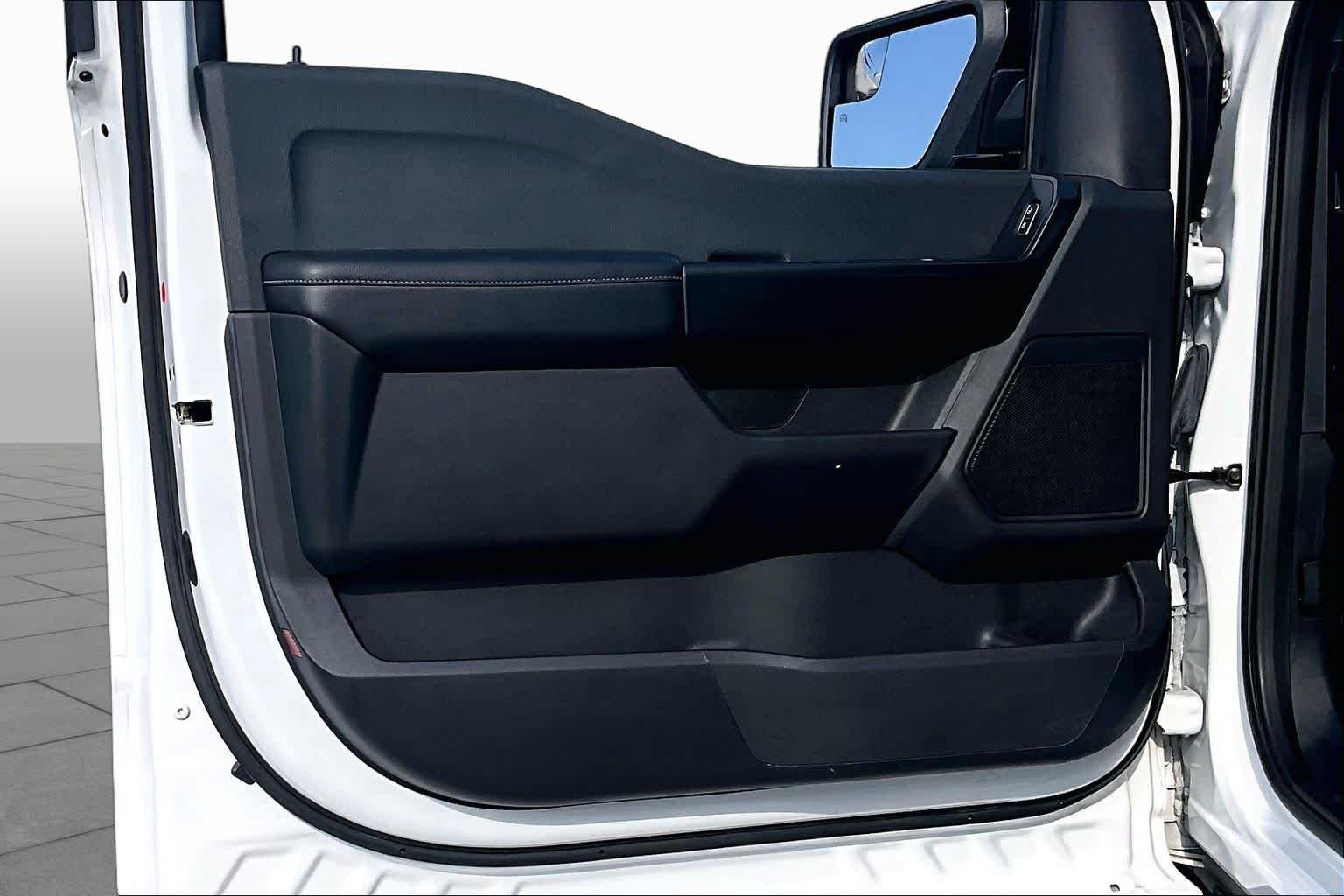 Used 2022 Oxford White Ford XL image 22