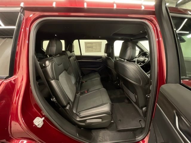 New 2026 Velvet Red Pearl-Coat Exterior Paint Jeep Altitude image 25
