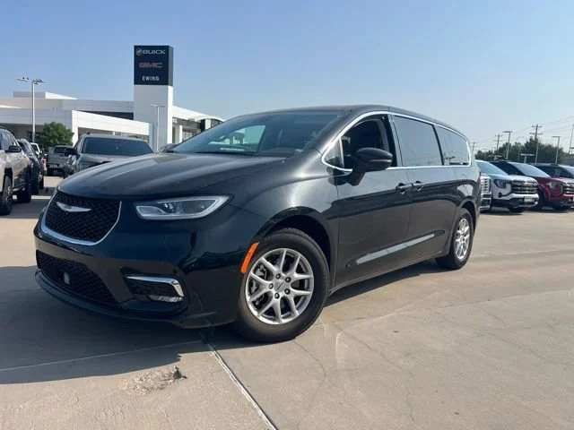 Used 2023 Black Chrysler Touring L image 2