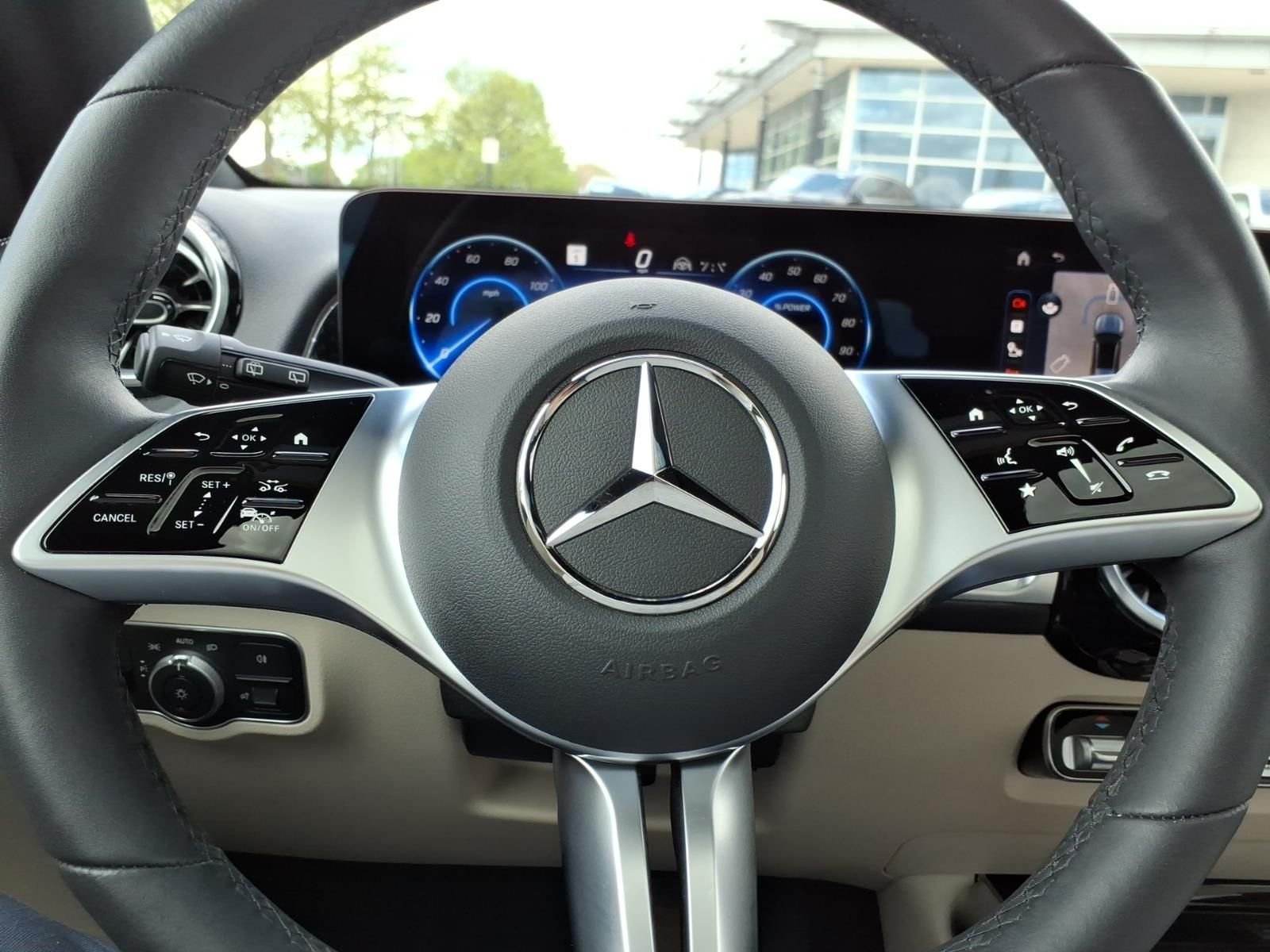 Certified Used 2025  Mercedes-Benz 350 image 28