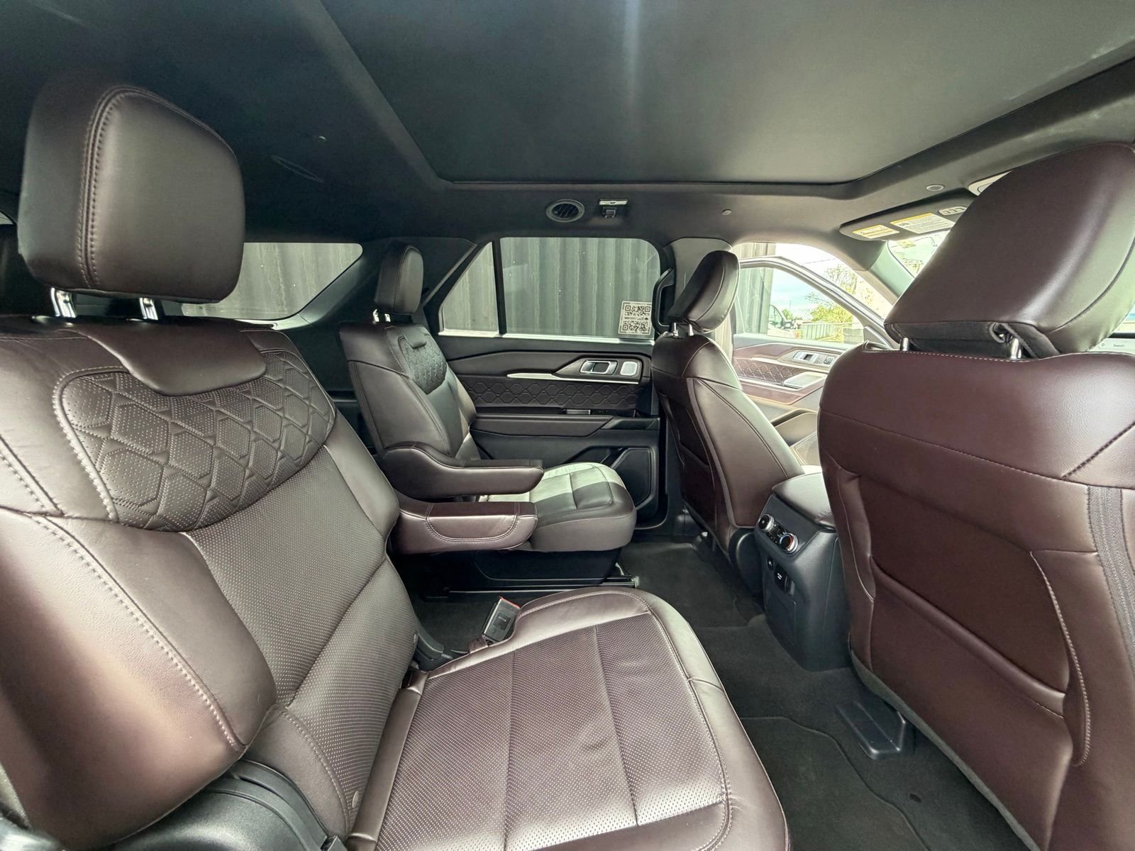 Used 2025 Gray Metallic Ford Platinum image 31