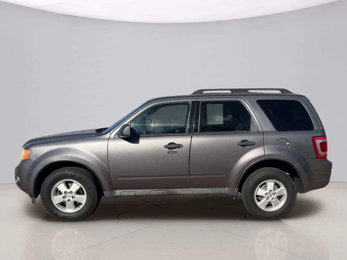 Used 2010 Gray Ford XLT image 2