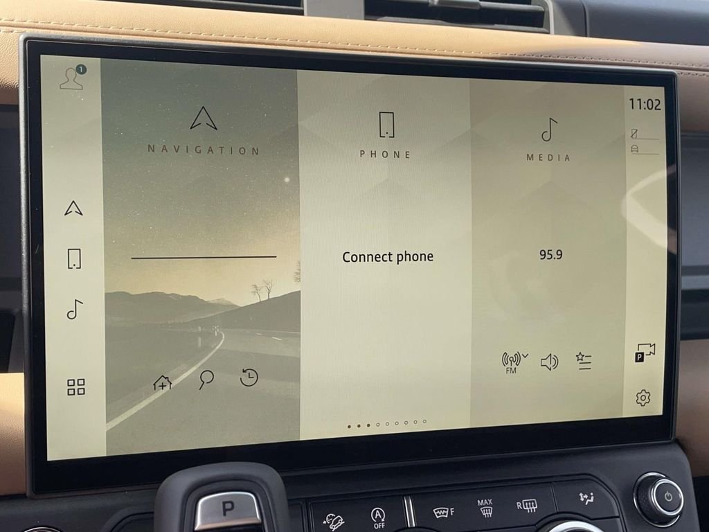 New 2026 Fuji White Land Rover V8 image 23