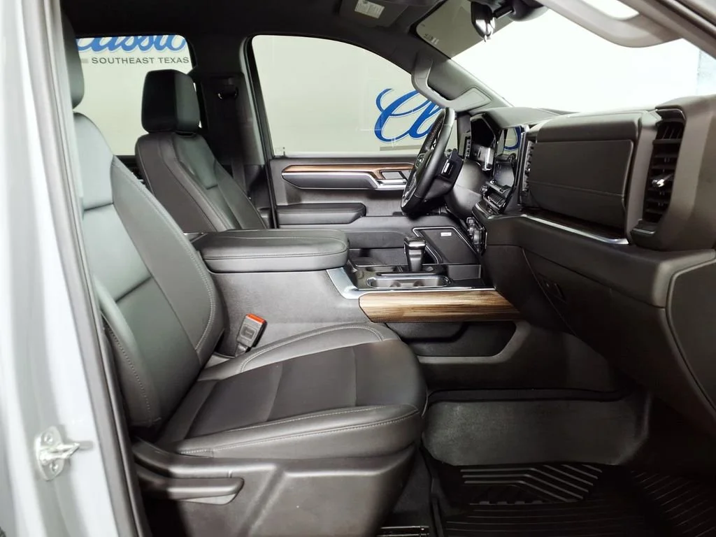 Used 2025 Slate Gray Metallic Chevrolet RST image 11