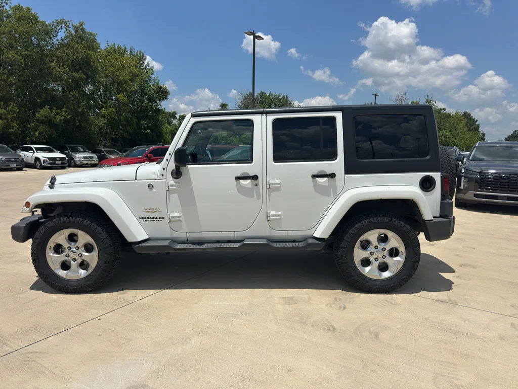 Used 2014 Bright White Clearcoat Jeep Sahara image 23