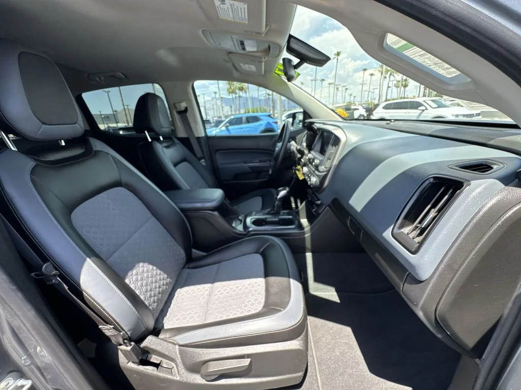 Used 2022 Gray Chevrolet Z71 image 29