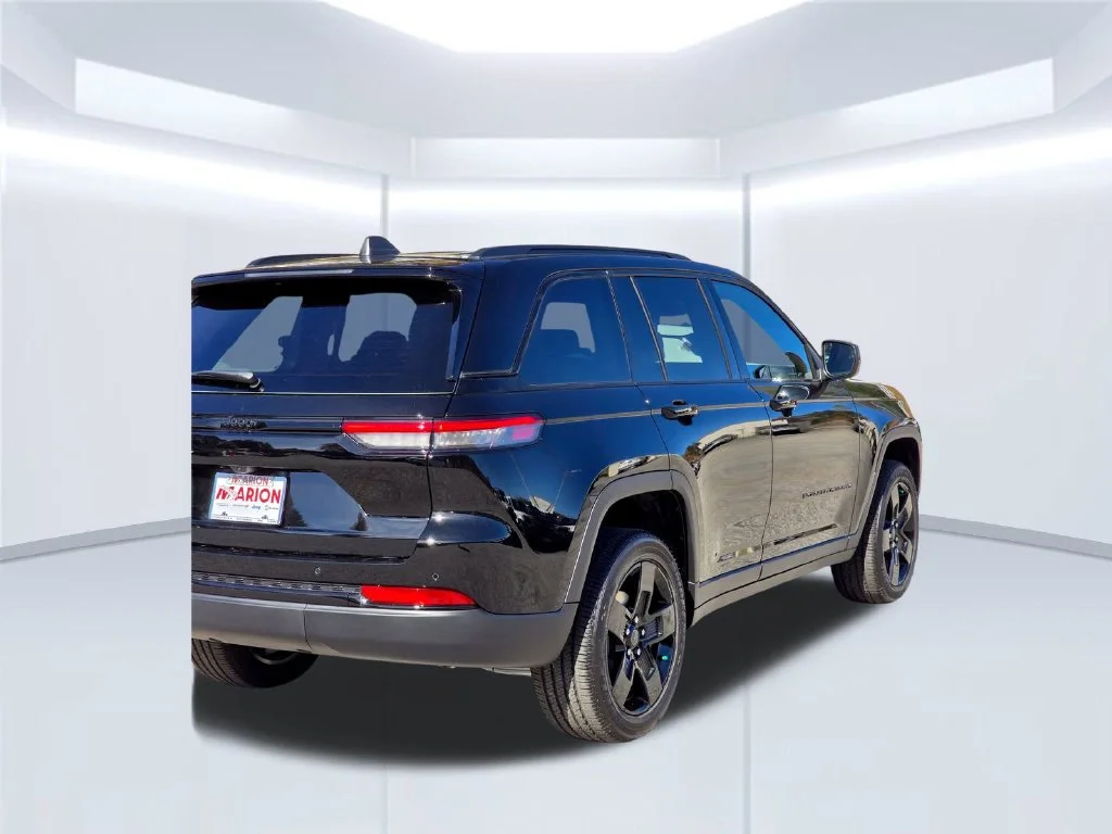 New 2027 Black Jeep Laredo X image 40