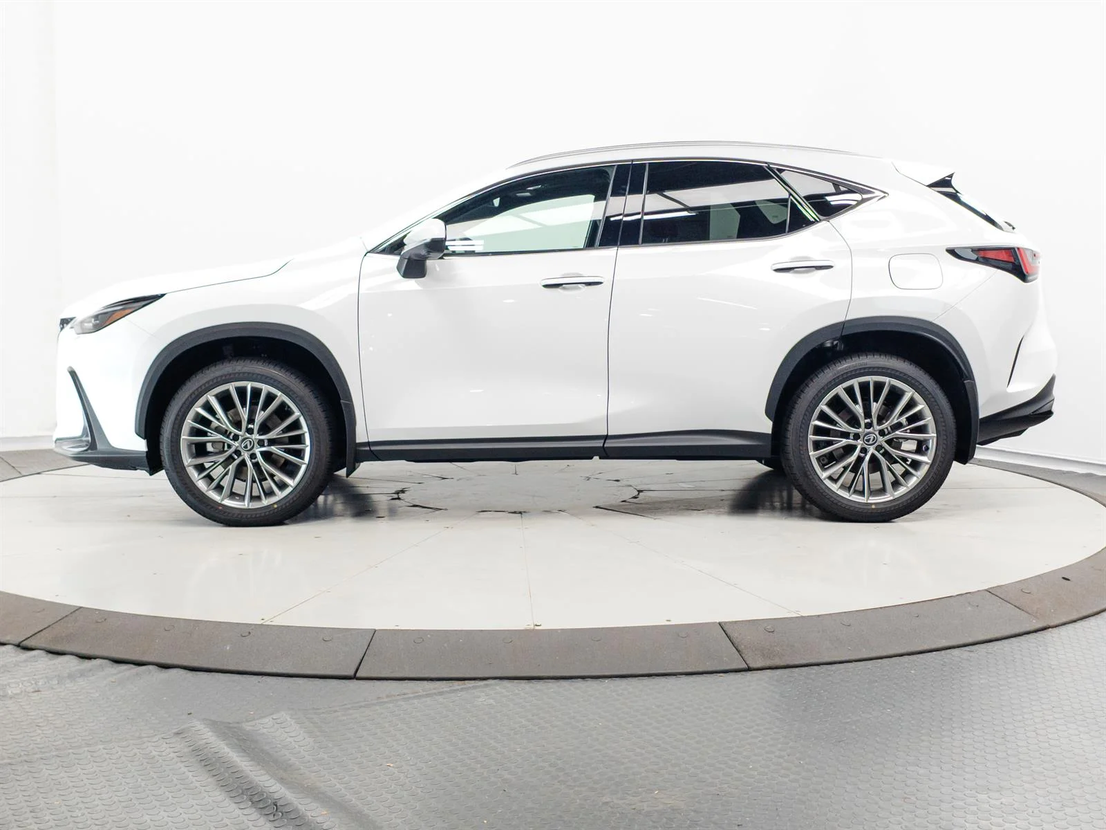 New 2026 Ultra White (083) Lexus Premium image 8