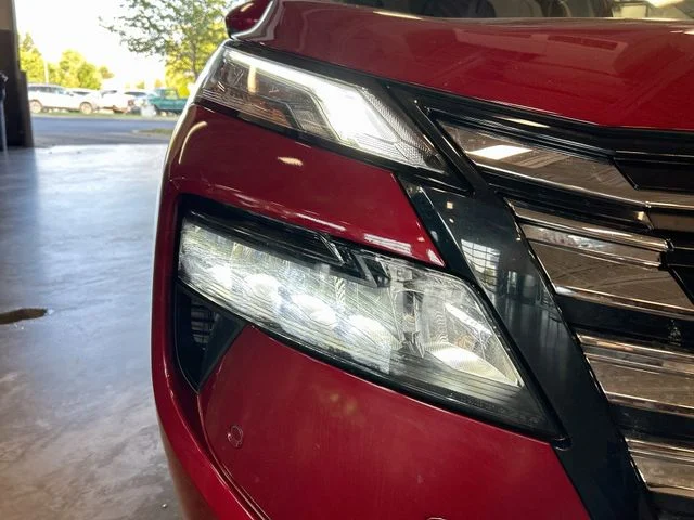 Used 2025 Red Nissan SL image 9