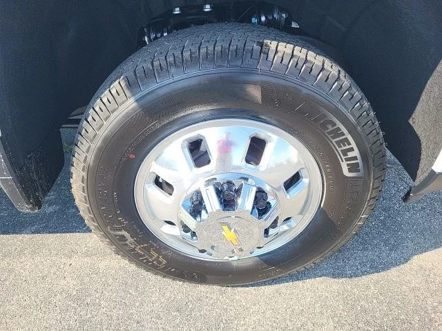 New 2026 White Chevrolet High Country image 5