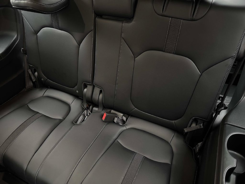 Used 2025 Red Honda Touring image 13