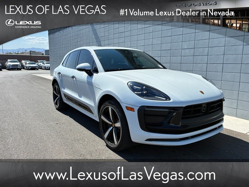 2022 Porsche Macan -'s photo