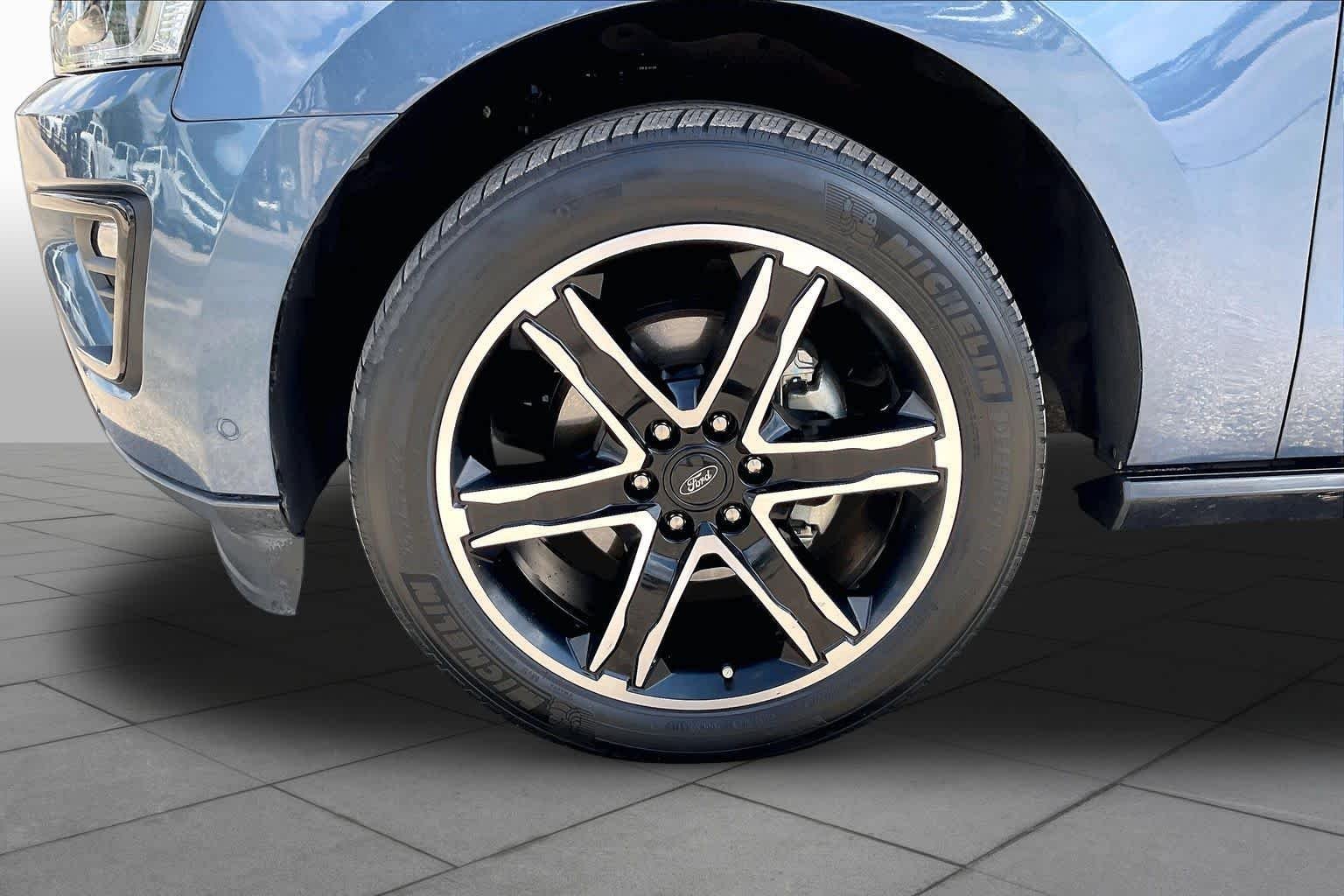 Used 2020 Blue Metallic Ford Limited image 10