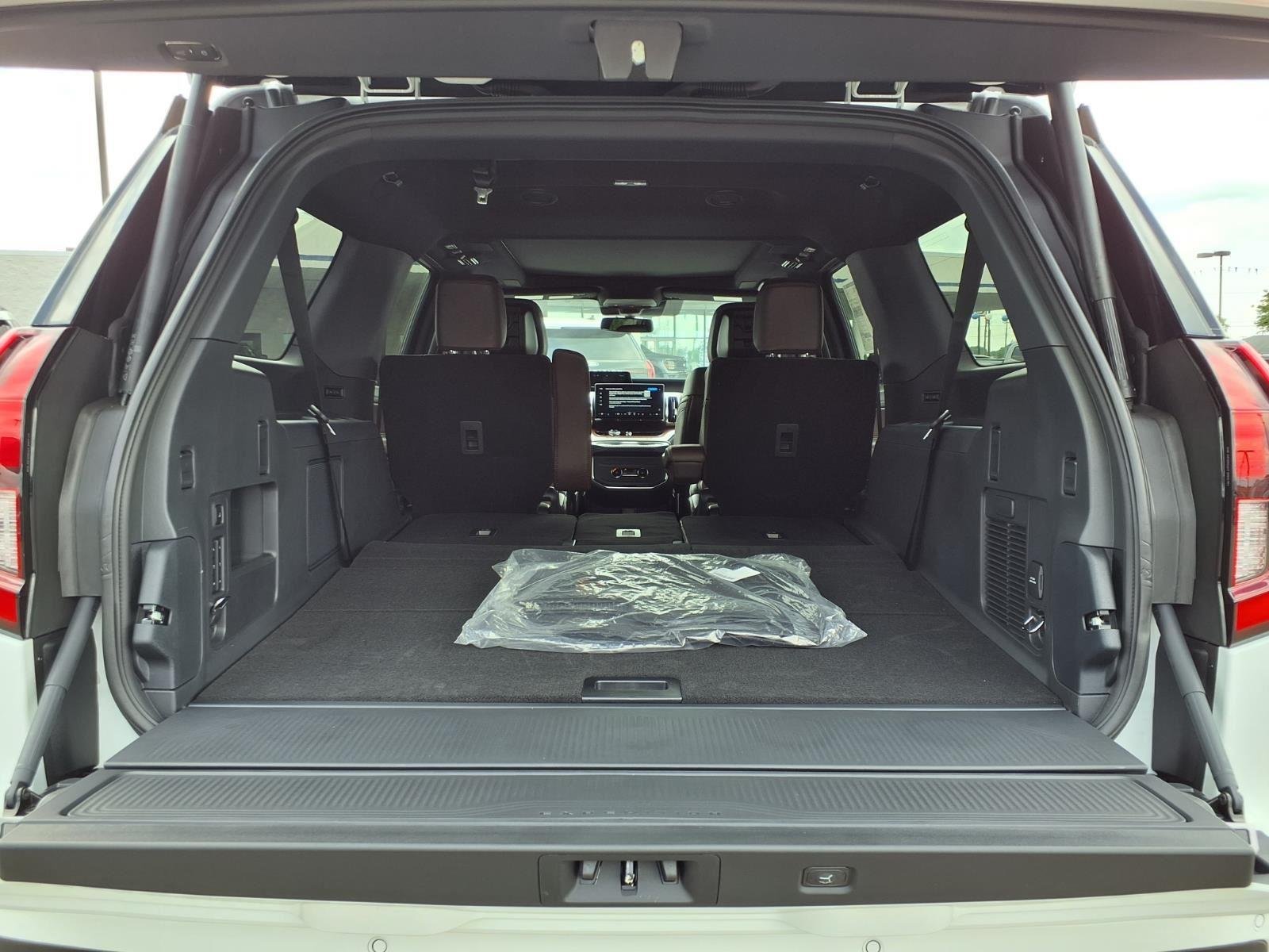 New 2026 Oxford White Ford MAX King Ranch® image 32