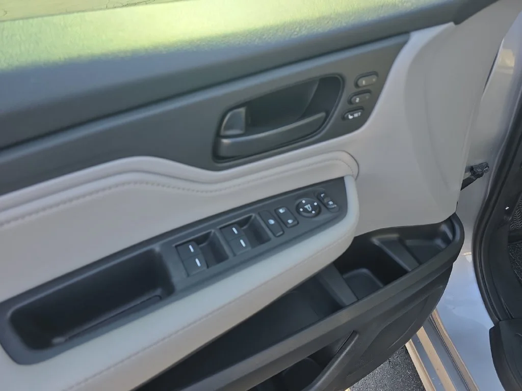 Used 2019 Lunar Silver Metallic Honda Touring image 21