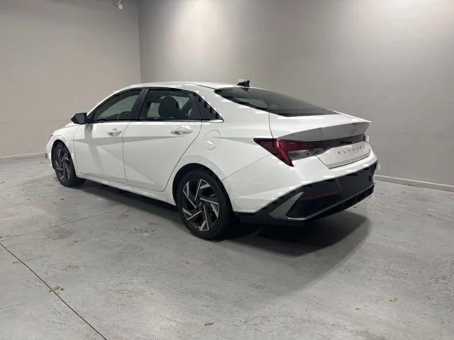 Used 2025 White Hyundai Limited image 8