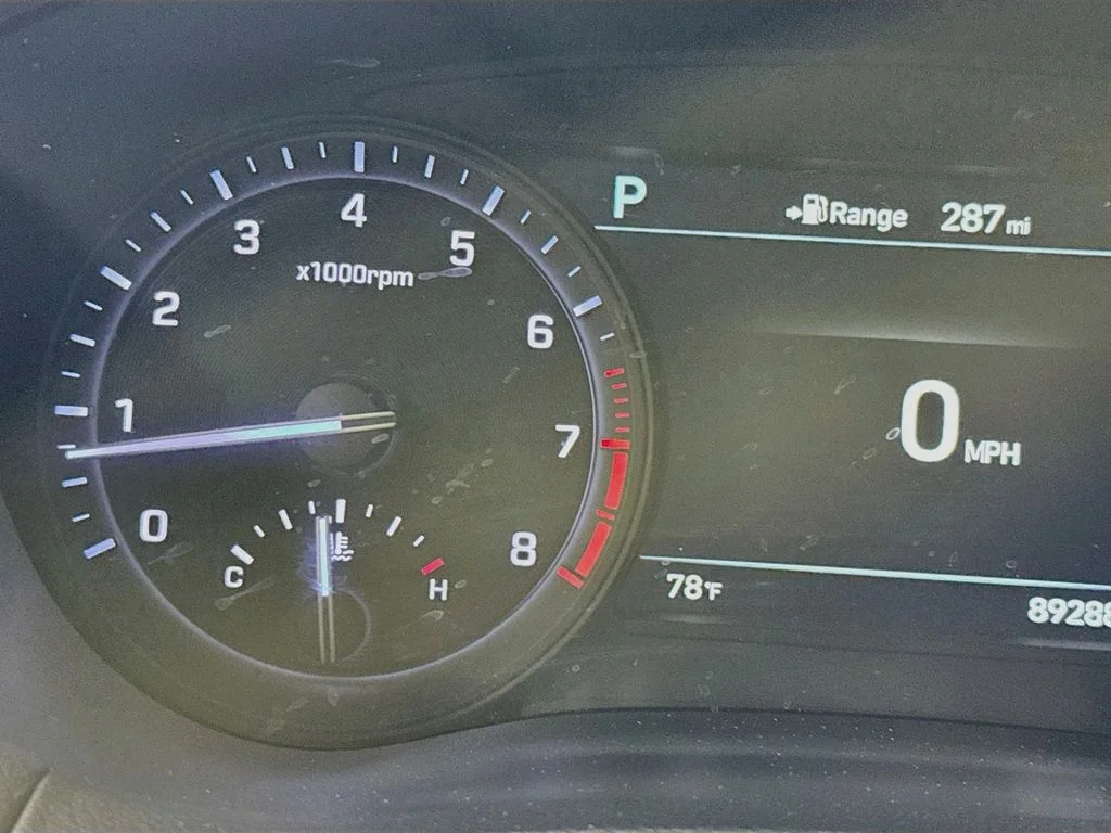 Used 2018 Red Genesis 3.3T Sport image 15