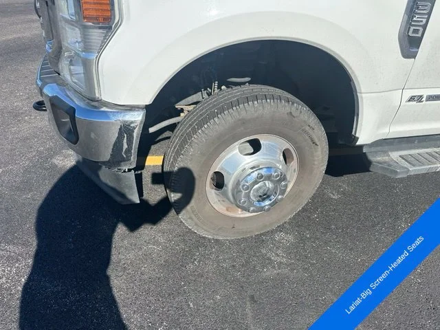 Used 2022 White Ford Lariat image 2