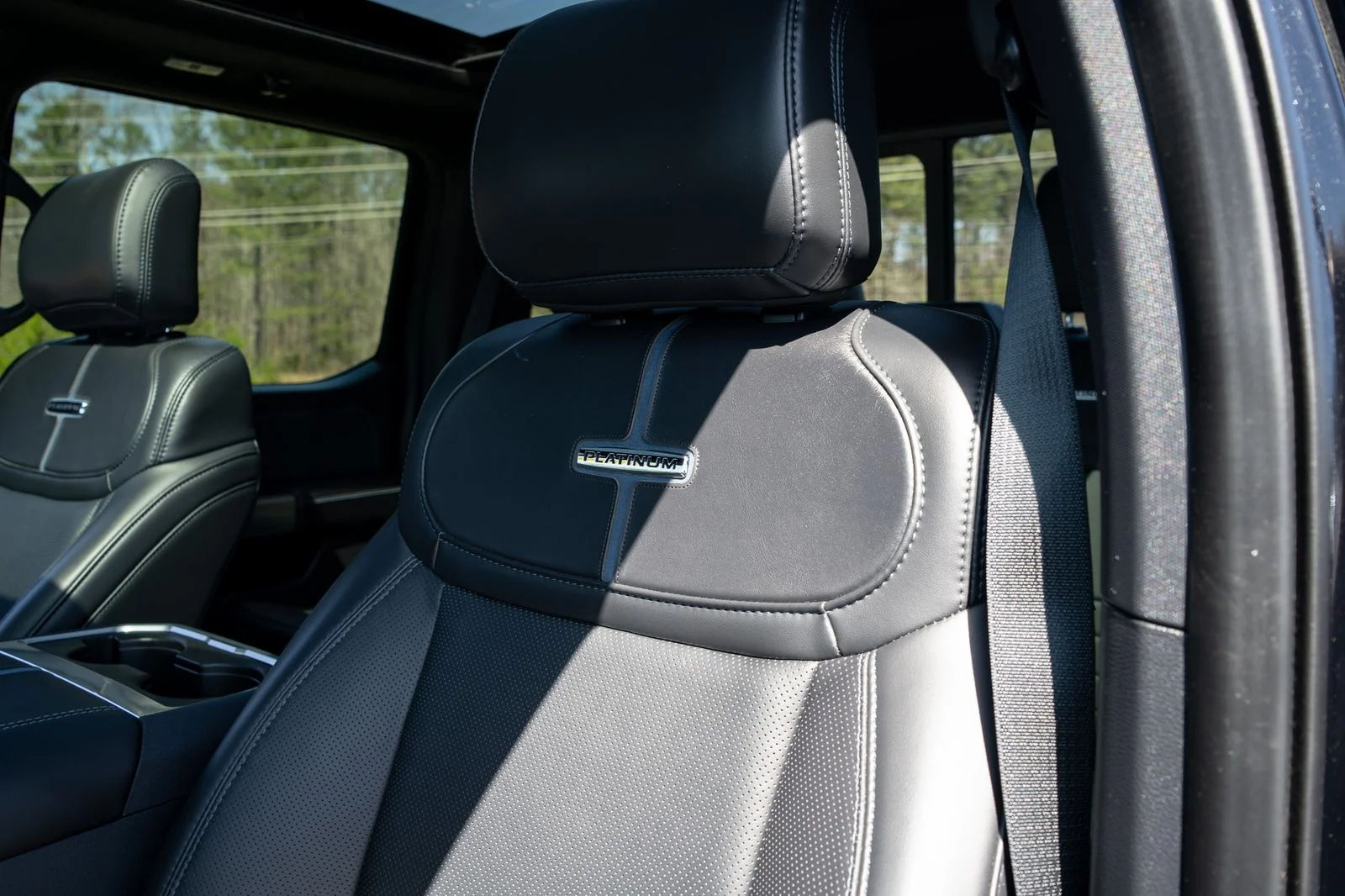 2025 Ford F-450 Super Duty Platinum - Photo 26