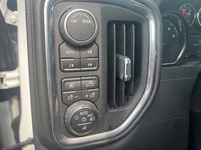 Used 2022 SUMMIT WHITE Chevrolet LTZ image 33