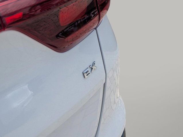 Used 2022 White Kia EX image 22