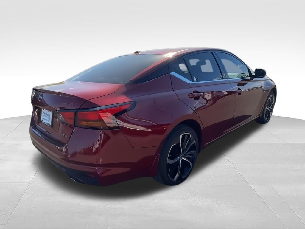 Used 2024 Red Nissan 2.5 SR image 8