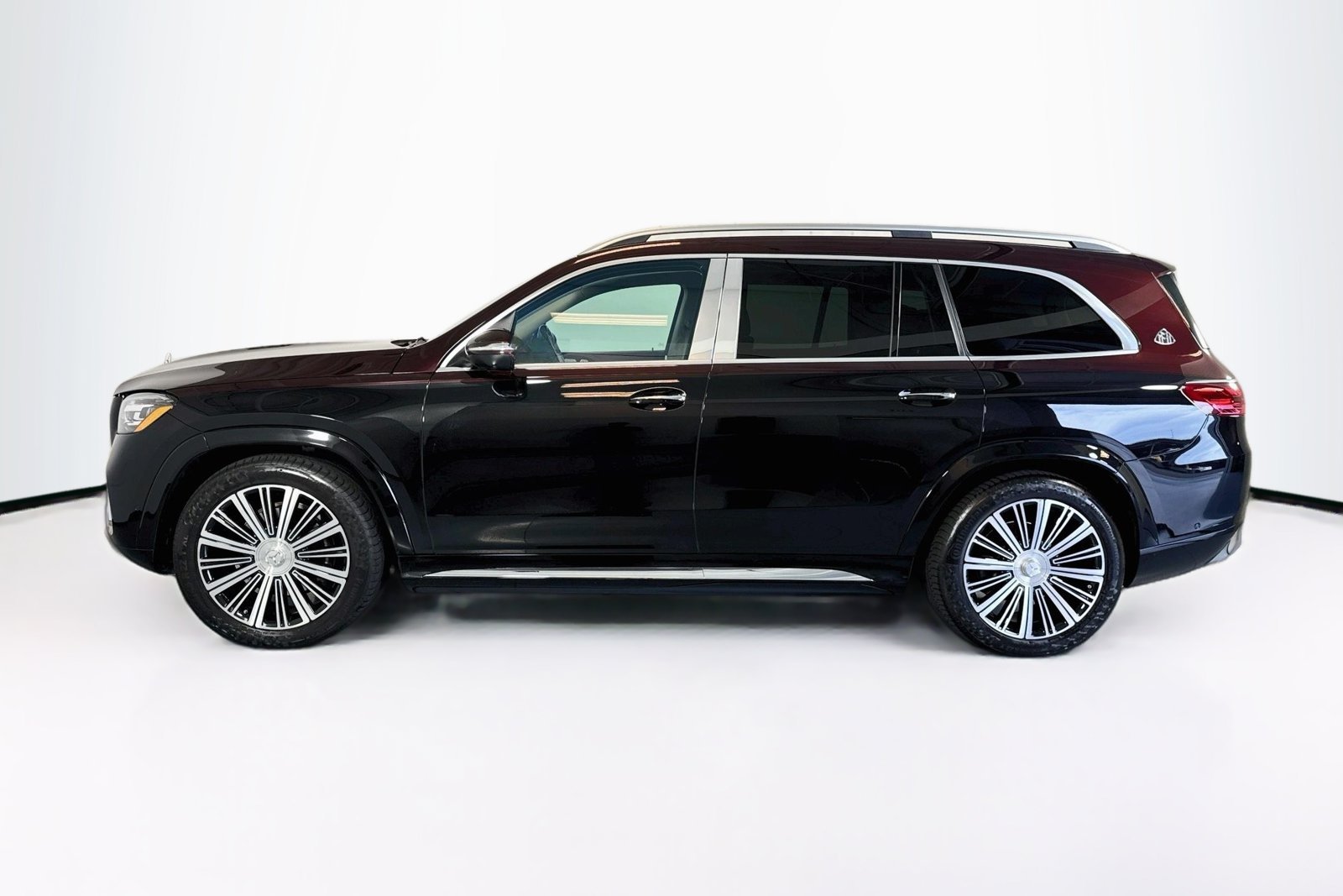 Used 2024 Obsidian Black Metallic Mercedes-Benz Maybach GLS 600 image 8
