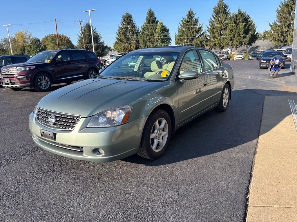 Used 2005 Green Nissan 2.5 S image 2