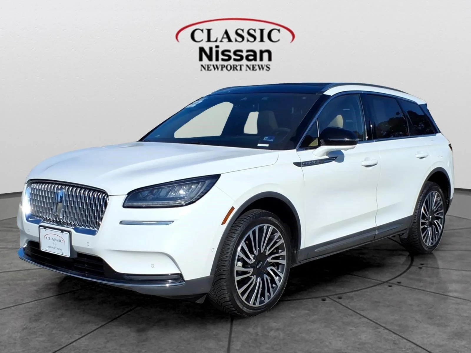 Used 2022 Pristine White Metallic Tri-Coat Lincoln Reserve image 1